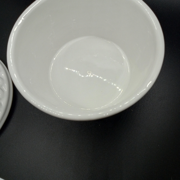 White Candy Dish w/Bird on lid. By Horchow in Italy - Picture 2 of 8